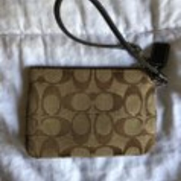 Coach small brown wristlet - Picture 2 of 3